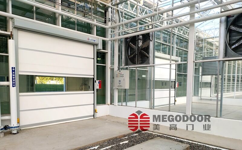 无锡智慧农业新屏障：快速卷帘门赋能现代化温室大棚插图1