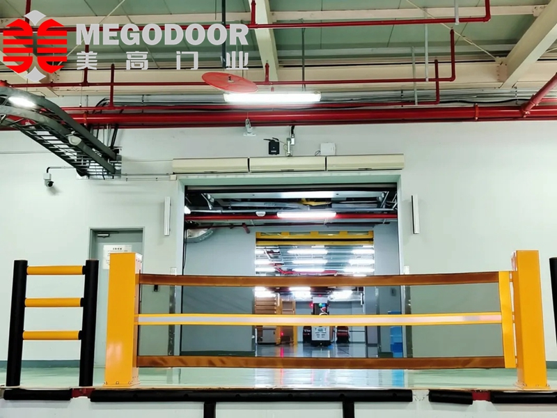 无锡月台防坠落伸缩护栏：为装卸口与物流仓储区域提供更可靠的安全防护插图1