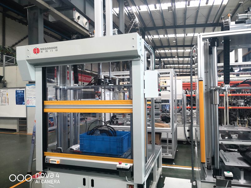 透明视界，高效流转：全透明卷帘门赋能汽车零部件智能制造插图