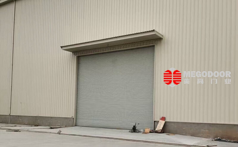 无锡工业厂房钢制电动卷帘门：安全防护与空间优化的工业门控解决方案插图