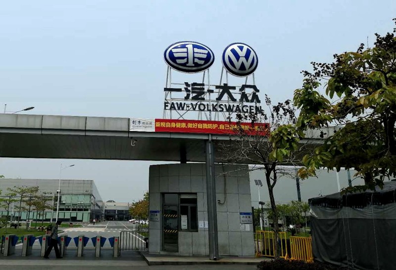 大众汽车安装的美高快速卷帘门插图1
