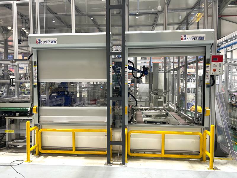 无锡防坠落卷帘门厂家—美高门业PVC卷帘门用于货梯口安全保护插图1