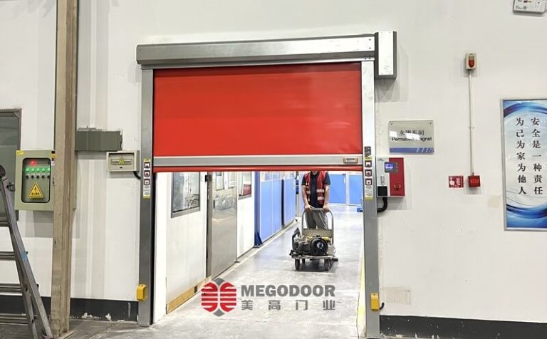 无锡雷达感应快速卷帘门:高效智能的工业通行解决方案缩略图 无锡雷达感应快速卷帘门:高效智能的工业通行解决方案缩略图