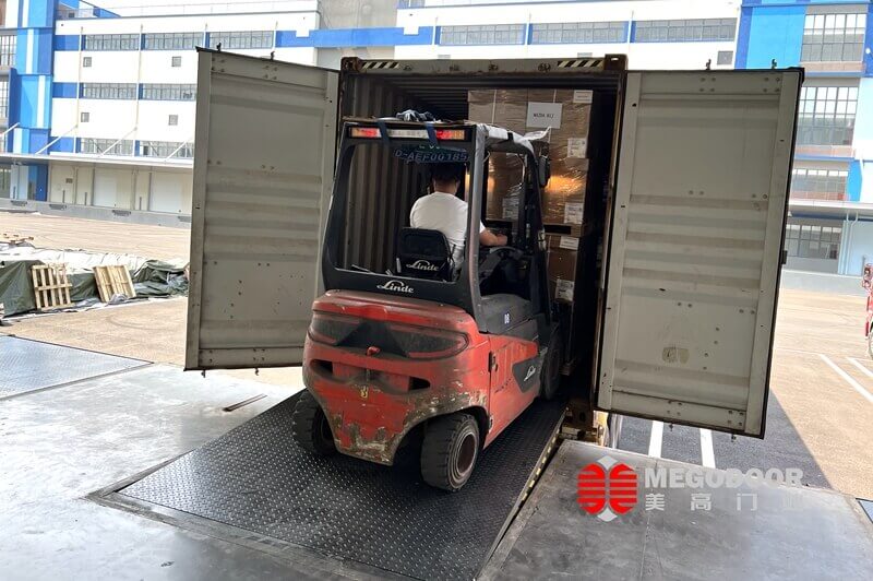 无锡物流月台固定式装卸平台:构建高效物流运输的枢纽桥梁插图2 无锡物流月台固定式装卸平台:构建高效物流运输的枢纽桥梁插图2